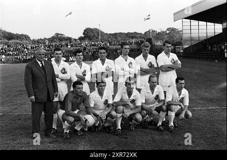 Team Telstar, Football, 07-08-1963, Whizgle Dutch News : des images historiques sur mesure pour l'avenir. Explorez le passé néerlandais avec des perspectives modernes grâce à des images d'agences néerlandaises. Concilier les événements d'hier avec les perspectives de demain. Embarquez pour un voyage intemporel avec des histoires qui façonnent notre avenir. Banque D'Images