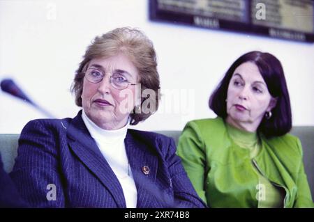 Chefs des membres du conseil, 13-03-2002, Whizgle Dutch News : images historiques adaptées à l'avenir. Explorez le passé néerlandais avec des perspectives modernes grâce à des images d'agences néerlandaises. Concilier les événements d'hier avec les perspectives de demain. Embarquez pour un voyage intemporel avec des histoires qui façonnent notre avenir. Banque D'Images