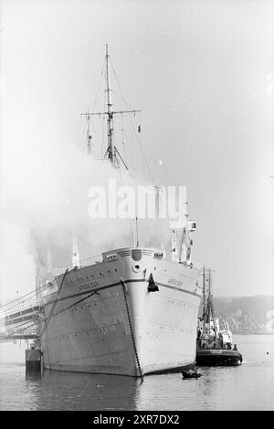 Arosa Sun, Houseboat], IJmuiden, film1,2,3, feux, pompiers, 09-04-1963, Whizgle Dutch News : des images historiques sur mesure pour l'avenir. Explorez le passé néerlandais avec des perspectives modernes grâce à des images d'agences néerlandaises. Concilier les événements d'hier avec les perspectives de demain. Embarquez pour un voyage intemporel avec des histoires qui façonnent notre avenir. Banque D'Images