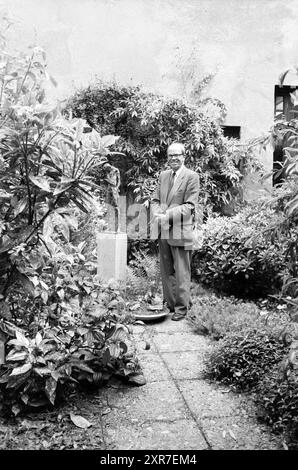 Mr. de Vries librairie Haarlem, livres et libraires, Haarlem, pays-Bas, 01-06-1983, Whizgle Dutch News : des images historiques sur mesure pour l'avenir. Explorez le passé néerlandais avec des perspectives modernes grâce à des images d'agences néerlandaises. Concilier les événements d'hier avec les perspectives de demain. Embarquez pour un voyage intemporel avec des histoires qui façonnent notre avenir. Banque D'Images