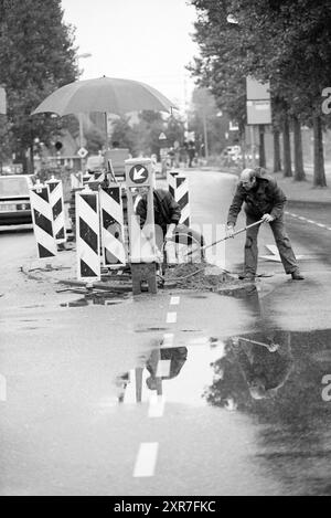 Entretien des routes : panneaux routiers, 00-10-1993, Whizgle Dutch News : images historiques adaptées à l'avenir. Explorez le passé néerlandais avec des perspectives modernes grâce à des images d'agences néerlandaises. Concilier les événements d'hier avec les perspectives de demain. Embarquez pour un voyage intemporel avec des histoires qui façonnent notre avenir. Banque D'Images