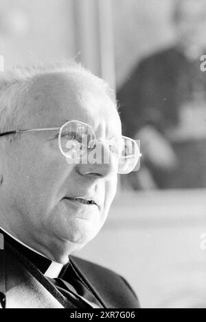 Mgr. Lescrauwaet, 16-10-1991, Whizgle Dutch News : des images historiques sur mesure pour l'avenir. Explorez le passé néerlandais avec des perspectives modernes grâce à des images d'agences néerlandaises. Concilier les événements d'hier avec les perspectives de demain. Embarquez pour un voyage intemporel avec des histoires qui façonnent notre avenir. Banque D'Images
