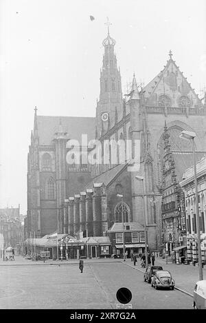 Outdoor Grote Kerk, Grote Kerk Haarlem, Eglises Bavokerk, 24-04-1969, Whizgle Dutch News : des images historiques sur mesure pour l'avenir. Explorez le passé néerlandais avec des perspectives modernes grâce à des images d'agences néerlandaises. Concilier les événements d'hier avec les perspectives de demain. Embarquez pour un voyage intemporel avec des histoires qui façonnent notre avenir. Banque D'Images