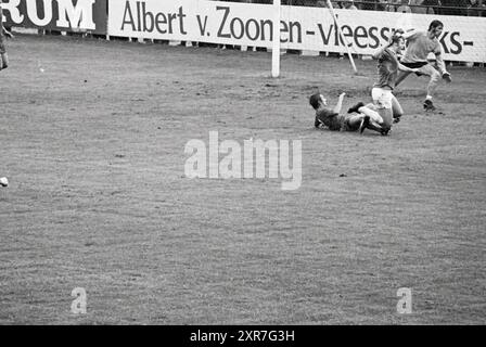 Football Telstar - 'invités', 00-00-1973, Whizgle Dutch News : des images historiques sur mesure pour l'avenir. Explorez le passé néerlandais avec des perspectives modernes grâce à des images d'agences néerlandaises. Concilier les événements d'hier avec les perspectives de demain. Embarquez pour un voyage intemporel avec des histoires qui façonnent notre avenir. Banque D'Images