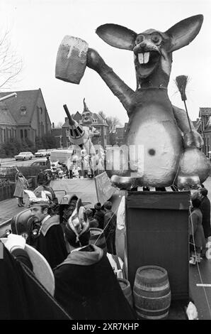 Carnival Parade, Noordwijkerhout, Carnaval, 07-02-1970, Whizgle Dutch News : images historiques sur mesure pour l'avenir. Explorez le passé néerlandais avec des perspectives modernes grâce à des images d'agences néerlandaises. Concilier les événements d'hier avec les perspectives de demain. Embarquez pour un voyage intemporel avec des histoires qui façonnent notre avenir. Banque D'Images