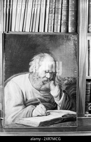 L'historienne soviétique de l'art Irina Linnik apporte à Haarlem trois peintures de Frans Hals de Russie. Ici, ils sont exposés dans le musée : Portrait d'un apôtre., 10-07-1962, Whizgle Dutch News : images historiques sur mesure pour l'avenir. Explorez le passé néerlandais avec des perspectives modernes grâce à des images d'agences néerlandaises. Concilier les événements d'hier avec les perspectives de demain. Embarquez pour un voyage intemporel avec des histoires qui façonnent notre avenir. Banque D'Images