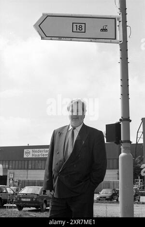 Pays-Bas Haarlem [panneaux routiers], Haarlem, pays-Bas, 24-04-1994, Whizgle Dutch News : des images historiques sur mesure pour l'avenir. Explorez le passé néerlandais avec des perspectives modernes grâce à des images d'agences néerlandaises. Concilier les événements d'hier avec les perspectives de demain. Embarquez pour un voyage intemporel avec des histoires qui façonnent notre avenir. Banque D'Images