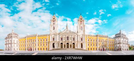 Protugal - vue panoramique sur le Palais National de Mafra - couvent franciscain. Banque D'Images