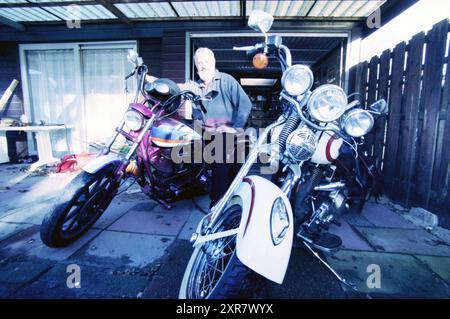 Harley Davidson, M. Geers Hoofddorp, Hoofddorp, pays-Bas, 05-12-1998, Whizgle Dutch News : des images historiques sur mesure pour l'avenir. Explorez le passé néerlandais avec des perspectives modernes grâce à des images d'agences néerlandaises. Concilier les événements d'hier avec les perspectives de demain. Embarquez pour un voyage intemporel avec des histoires qui façonnent notre avenir. Banque D'Images