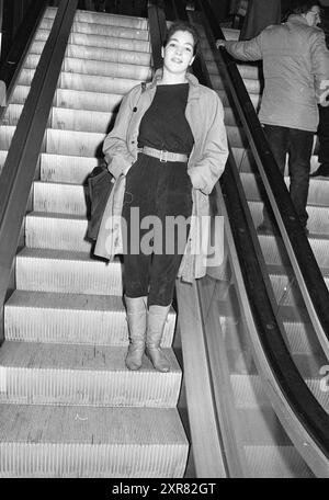 Tendances de la mode de rue, mode, 31-12-1982, Whizgle Dutch News : des images historiques sur mesure pour l'avenir. Explorez le passé néerlandais avec des perspectives modernes grâce à des images d'agences néerlandaises. Concilier les événements d'hier avec les perspectives de demain. Embarquez pour un voyage intemporel avec des histoires qui façonnent notre avenir. Banque D'Images