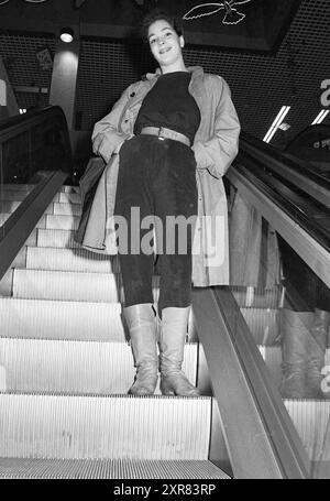 Tendances de la mode de rue, mode, 31-12-1982, Whizgle Dutch News : des images historiques sur mesure pour l'avenir. Explorez le passé néerlandais avec des perspectives modernes grâce à des images d'agences néerlandaises. Concilier les événements d'hier avec les perspectives de demain. Embarquez pour un voyage intemporel avec des histoires qui façonnent notre avenir. Banque D'Images