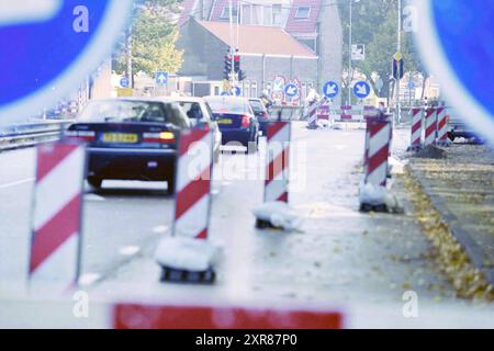 Panneaux routiers Paviljoenslaan, Haarlem, Paviljoenslaan, pays-Bas, 29-10-2003, Whizgle Dutch News : des images historiques sur mesure pour l'avenir. Explorez le passé néerlandais avec des perspectives modernes grâce à des images d'agences néerlandaises. Concilier les événements d'hier avec les perspectives de demain. Embarquez pour un voyage intemporel avec des histoires qui façonnent notre avenir. Banque D'Images