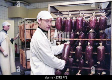 Mr. Duijvis, Koog aan de Zaan, Koog aan de Zaan, 21-04-1999, Whizgle Dutch News : des images historiques sur mesure pour l'avenir. Explorez le passé néerlandais avec des perspectives modernes grâce à des images d'agences néerlandaises. Concilier les événements d'hier avec les perspectives de demain. Embarquez pour un voyage intemporel avec des histoires qui façonnent notre avenir. Banque D'Images