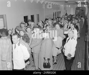 Courant 14-15-1951 : les touristes arrivent. À partir de la fin du mois de mai et jusqu'au début de l'été, le nouveau navire à passagers brillant d'America Line, « Oslofjord », est chargé de touristes lorsqu'il arrive dans le pays. Photo : Sverre A. Børretzen / Aktuell / NTB ***la photo n'est pas traitée*** le texte de cette image est traduit automatiquement le texte de cette image est traduit automatiquement Banque D'Images