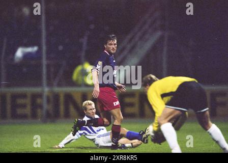 Football, Haarlem - AGOVV, 22-09-1999, Whizgle Dutch News : des images historiques sur mesure pour l'avenir. Explorez le passé néerlandais avec des perspectives modernes grâce à des images d'agences néerlandaises. Concilier les événements d'hier avec les perspectives de demain. Embarquez pour un voyage intemporel avec des histoires qui façonnent notre avenir. Banque D'Images