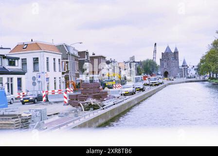 Gilet long pour hommes, travail, Haarlem, Lange Herenvest, pays-Bas, 08-10-2001, Whizgle Dutch News : des images historiques sur mesure pour l'avenir. Explorez le passé néerlandais avec des perspectives modernes grâce à des images d'agences néerlandaises. Concilier les événements d'hier avec les perspectives de demain. Embarquez pour un voyage intemporel avec des histoires qui façonnent notre avenir. Banque D'Images