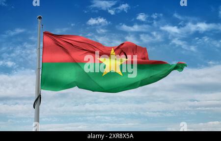 Drapeau du Burkina Faso - drapeau de tissu d'ondulation réaliste Banque D'Images