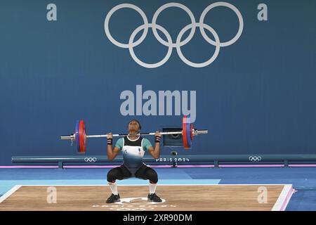 Paris, France. 08 août 2024. TCHAKOUNTE Dora (France), haltérophilie, 59 kg féminin lors des Jeux Olympiques de Paris 2024 le 8 août 2024 au South Paris Arena à Paris, France - photo Michael Baucher/Panoramic/DPPI Media Credit : DPPI Media/Alamy Live News Banque D'Images