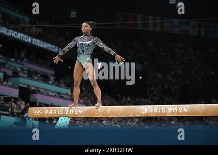 PARIS, FRANCE-28 juillet 2024 : Simone Biles, des États-Unis, concourt sur le balancier lors de la qualification féminine de gymnastique artistique aux Jeux Olympiques Banque D'Images