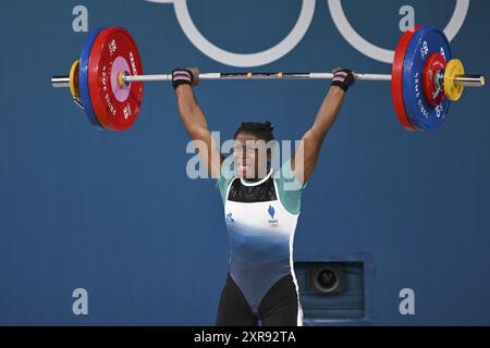 TCHAKOUNTE Dora (France), haltérophilie, femmes&#39;s 59kg lors des Jeux Olympiques de Paris 2024 le 8 août 2024 au South Paris Arena à Paris, France Banque D'Images