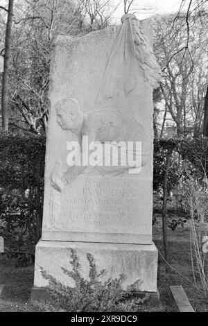 Monument funéraire du patineur Jaap van Eden, Haarlem, Kleverlaan 1, pays-Bas, 22-12-1986, Whizgle Dutch News : des images historiques sur mesure pour l'avenir. Explorez le passé néerlandais avec des perspectives modernes grâce à des images d'agences néerlandaises. Concilier les événements d'hier avec les perspectives de demain. Embarquez pour un voyage intemporel avec des histoires qui façonnent notre avenir. Banque D'Images