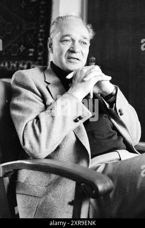 Mr. Henstra, Klaas de Vries MAVO, Karaté, formation du personnel, Haarlem, pays-Bas, 11-05-1982, Whizgle Dutch News : des images historiques sur mesure pour l'avenir. Explorez le passé néerlandais avec des perspectives modernes grâce à des images d'agences néerlandaises. Concilier les événements d'hier avec les perspectives de demain. Embarquez pour un voyage intemporel avec des histoires qui façonnent notre avenir. Banque D'Images