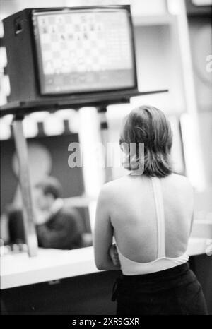 Tournoi d'échecs de Hoogovens : MRS Nagel, équipe d'artistes, Wijk aan Zee, 24-01-1995, Whizgle Dutch News : images historiques sur mesure pour l'avenir. Explorez le passé néerlandais avec des perspectives modernes grâce à des images d'agences néerlandaises. Concilier les événements d'hier avec les perspectives de demain. Embarquez pour un voyage intemporel avec des histoires qui façonnent notre avenir. Banque D'Images