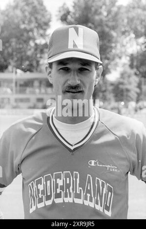 Portraits de joueurs néerlandais. Équipe de baseball Coupe du monde, Championnat du monde de baseball 1986, 12-07-1986, Whizgle Dutch News : images historiques adaptées pour l'avenir. Explorez le passé néerlandais avec des perspectives modernes grâce à des images d'agences néerlandaises. Concilier les événements d'hier avec les perspectives de demain. Embarquez pour un voyage intemporel avec des histoires qui façonnent notre avenir. Banque D'Images