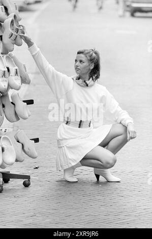 Tendances de la mode, mode, 04-09-1982, Whizgle Dutch News : des images historiques sur mesure pour l'avenir. Explorez le passé néerlandais avec des perspectives modernes grâce à des images d'agences néerlandaises. Concilier les événements d'hier avec les perspectives de demain. Embarquez pour un voyage intemporel avec des histoires qui façonnent notre avenir. Banque D'Images