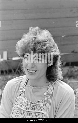 Tendances coiffures courier, mode, 20-09-1982, Whizgle Dutch News : images historiques sur mesure pour l'avenir. Explorez le passé néerlandais avec des perspectives modernes grâce à des images d'agences néerlandaises. Concilier les événements d'hier avec les perspectives de demain. Embarquez pour un voyage intemporel avec des histoires qui façonnent notre avenir. Banque D'Images