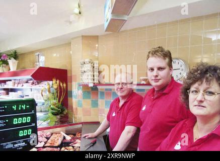 Poulet snack bar Bart, IJmuiden, IJmuiden, pays-Bas, 03-06-1999, Whizgle Dutch News : des images historiques sur mesure pour l'avenir. Explorez le passé néerlandais avec des perspectives modernes grâce à des images d'agences néerlandaises. Concilier les événements d'hier avec les perspectives de demain. Embarquez pour un voyage intemporel avec des histoires qui façonnent notre avenir. Banque D'Images