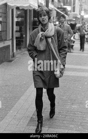 Tendances de la mode de rue, mode, 31-12-1982, Whizgle Dutch News : des images historiques sur mesure pour l'avenir. Explorez le passé néerlandais avec des perspectives modernes grâce à des images d'agences néerlandaises. Concilier les événements d'hier avec les perspectives de demain. Embarquez pour un voyage intemporel avec des histoires qui façonnent notre avenir. Banque D'Images