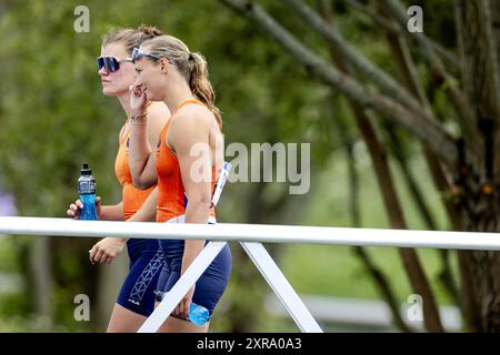 VAIRES-SUR-MARNE - Selma Konijn et Ruth Vorsselman lors de la finale canoë sprint (w) kayak K2 en canoë au stade nautique aux Jeux Olympiques. ANP ROBIN VAN LONKHUIJSEN Banque D'Images