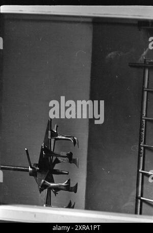 Pneus, Noord Zuid Hollandse Vervoersmaatschappij N.V., NZ, 07-04-1964, Whizgle Dutch News : des images historiques sur mesure pour l'avenir. Explorez le passé néerlandais avec des perspectives modernes grâce à des images d'agences néerlandaises. Concilier les événements d'hier avec les perspectives de demain. Embarquez pour un voyage intemporel avec des histoires qui façonnent notre avenir. Banque D'Images
