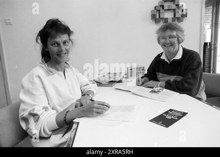 MRS Trip from Amnesty International Hillegom, Hillegom, 22-05-1990, Whizgle Dutch News : images historiques sur mesure pour l'avenir. Explorez le passé néerlandais avec des perspectives modernes grâce à des images d'agences néerlandaises. Concilier les événements d'hier avec les perspectives de demain. Embarquez pour un voyage intemporel avec des histoires qui façonnent notre avenir. Banque D'Images