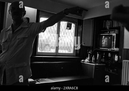 De Boer photo Press Agency Office, 00-07-1983, Whizgle Dutch News : des images historiques sur mesure pour l'avenir. Explorez le passé néerlandais avec des perspectives modernes grâce à des images d'agences néerlandaises. Concilier les événements d'hier avec les perspectives de demain. Embarquez pour un voyage intemporel avec des histoires qui façonnent notre avenir. Banque D'Images