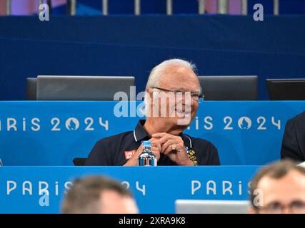 Paris, France. 09 août 2024. PARIS, FRANCE 20240809Le roi Carl Gustaf voit la suédoise Johanna Lindborg rencontrer la bulgare Bilyana Zhivkova Dudova lors de la classe des 62 kilogrammes de lutte dans l'arène du champ de mars pendant les Jeux olympiques d'été à Paris. Photo : Henrik Montgomery/TT/Code 10060 crédit : TT News Agency/Alamy Live News Banque D'Images