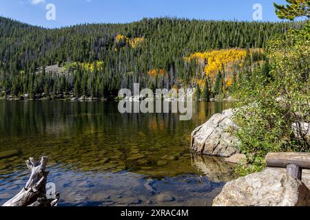 Lac dans le parc forestier national de Roosevelt dans le centre nord du Colorado, États-Unis Banque D'Images