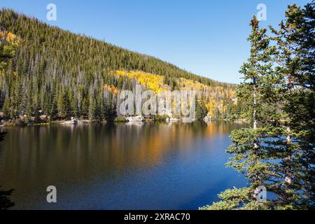 Lac dans le parc forestier national de Roosevelt dans le centre nord du Colorado, États-Unis Banque D'Images