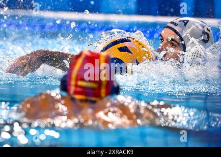 Paris, France. 09 août 2024. Andrea Fondelli d'Italie lors du classement masculin de water-polo 5ème - 8ème match entre l'équipe d'Italie (casquettes blanches) et l'équipe d'Espagne (casquettes bleues) des Jeux Olympiques de Paris 2024 à la Defense Arena de Paris (France), le 09 août 2024. Crédit : Insidefoto di andrea staccioli/Alamy Live News Banque D'Images