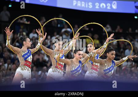 Paris, France. 9 août 2024. Les athlètes de France concourent lors de la qualification de groupe complète de gymnastique rythmique aux Jeux Olympiques de Paris 2024 à Paris, France, le 9 août 2024. Crédit : Cheng min/Xinhua/Alamy Live News Banque D'Images