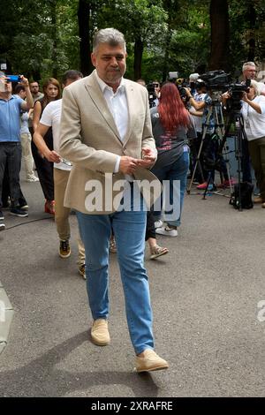 Bucarest, Roumanie. 9 août 2024 : Marcel Ciolacu, président du Parti social-démocrate (PSD) et premier ministre roumain, part après la réunion du Conseil politique national du PSD, au siège du parti à Bucarest. Crédit : Lucian Alecu/Alamy Live News Banque D'Images