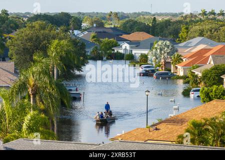 Maisons inondées par l'ouragan Debby, dans la communauté de Laurel Meadows à Sarasota, en Floride. Conséquences d'une catastrophe naturelle dans le sud des États-Unis. Saras Banque D'Images