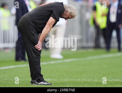 Lyon, France. 09 août 2024. Jeux olympiques, Paris 2024, football, femmes, match pour la troisième place, Espagne - Allemagne, l'entraîneur national Horst Hrubesch réagit après la victoire. Crédit : Marcus Brandt/dpa/Alamy Live News Banque D'Images