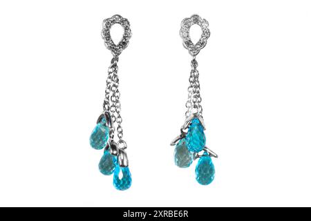 Pierre bleu topaze et diamant boucles d'amortir coupés avec un halo. De véritables bijoux de qualité Banque D'Images