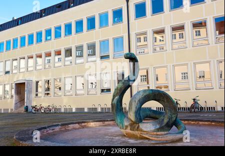 Le serpent (Schlange) en face de la faculté vétérinaire de l'Université de Munich, Allemagne Banque D'Images