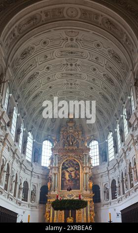 Intérieur de l'église Saint-Michel de Munich, Allemagne Banque D'Images