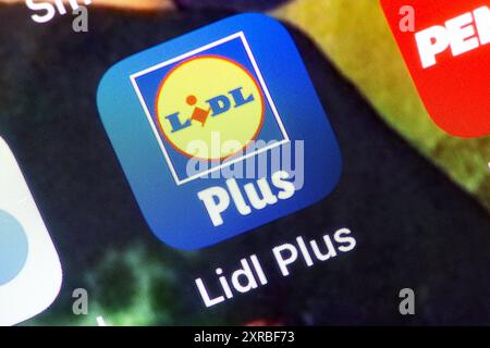 OSTRAVA, RÉPUBLIQUE TCHÈQUE - 27 JUILLET 2024 : application mobile Lidl plus installée sur smartphone iOS Banque D'Images