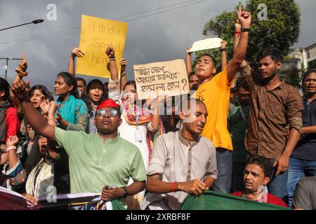Dhaka, Dhaka, Bangladesh. 9 août 2024. Les hindous bangladais bloquent la zone de Shahbag pour protester contre la persécution de la communauté hindoue à Dhaka, au Bangladesh, le 9 août 2024. (Crédit image : © Abu Sufian Jewel/ZUMA Press Wire) USAGE ÉDITORIAL SEULEMENT! Non destiné à UN USAGE commercial ! Banque D'Images