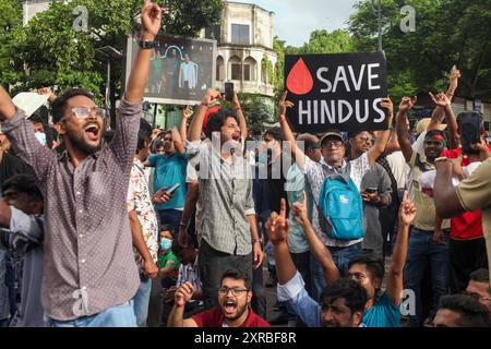 Dhaka, Dhaka, Bangladesh. 9 août 2024. Les hindous bangladais bloquent la zone de Shahbag pour protester contre la persécution de la communauté hindoue à Dhaka, au Bangladesh, le 9 août 2024. (Crédit image : © Abu Sufian Jewel/ZUMA Press Wire) USAGE ÉDITORIAL SEULEMENT! Non destiné à UN USAGE commercial ! Banque D'Images